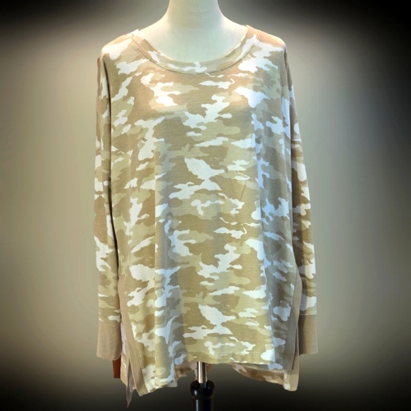 Wonderland Studio Sweatshirt Tan & Cream Camo Pattern Slit Sides Women size 3X - Picture 1 of 9